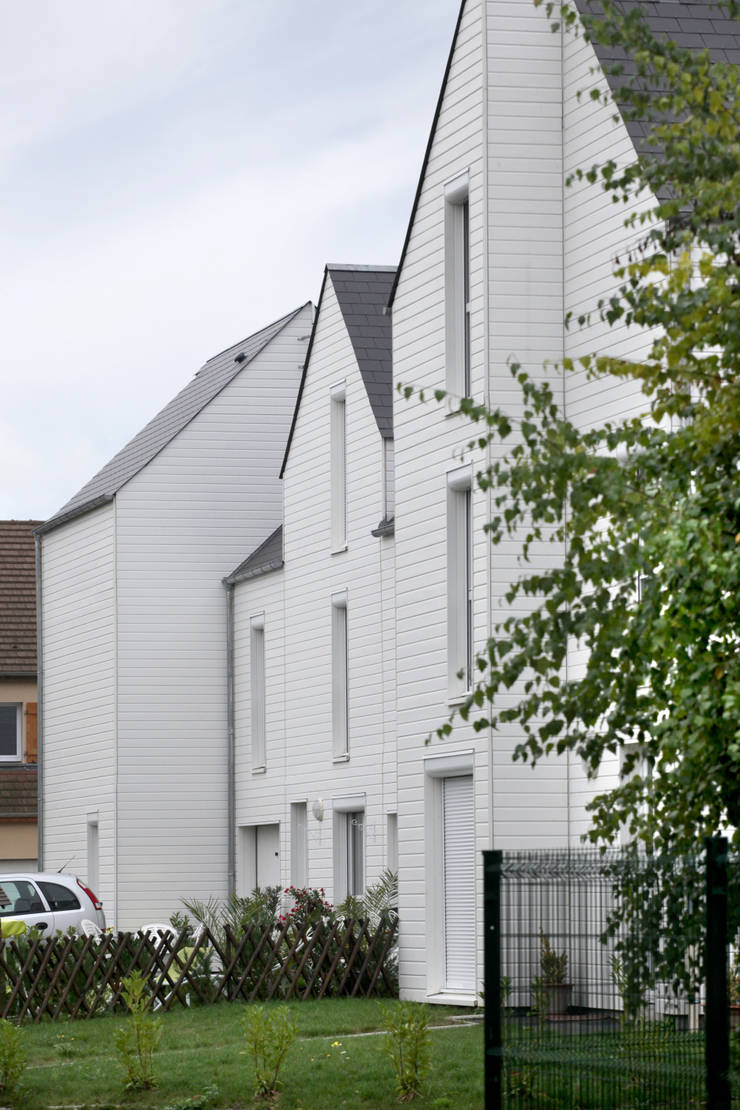 Casas multifamiliares de estilo  por EC-BOIS