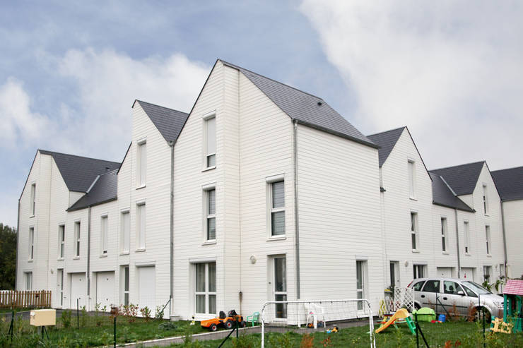 Casas multifamiliares de estilo  por EC-BOIS