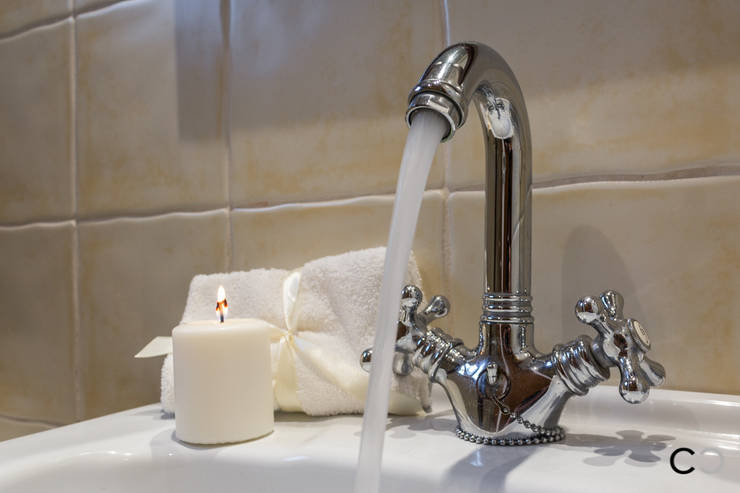 Banheiros  por CCVO Design and Staging