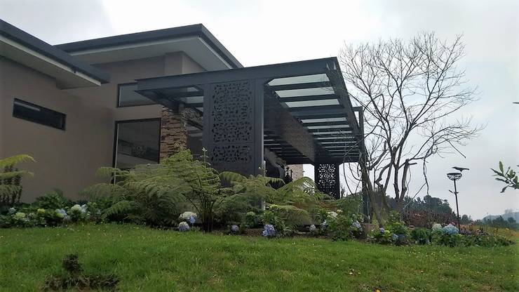 Projekty,  Dom rustykalny zaprojektowane przez Espacios Positivos