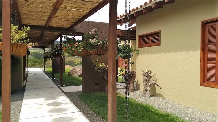 Projekty,  Dom rustykalny zaprojektowane przez Espacios Positivos