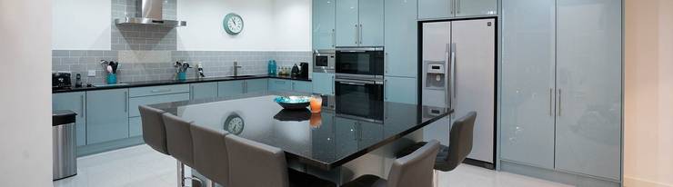 Gloss Blue Kitchen By Cleveland Kitchens Homify Large Central Kitchen Island Gloss Blue