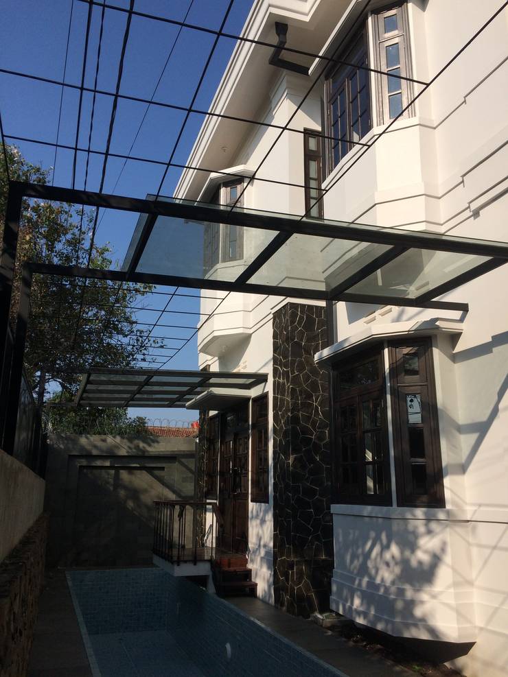 Casas unifamiliares de estilo  por Kahuripan Architect