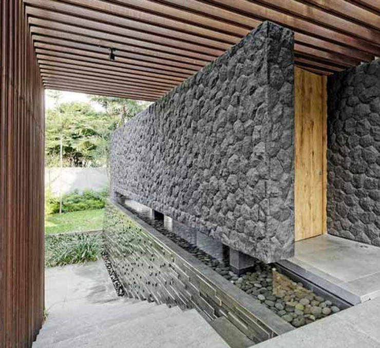 Patal Senayan Residence: Rumah by Jati and Teak