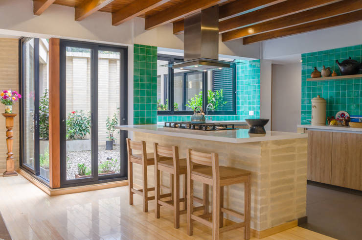 Cocinas a medida  de estilo  por ARCE S.A.S