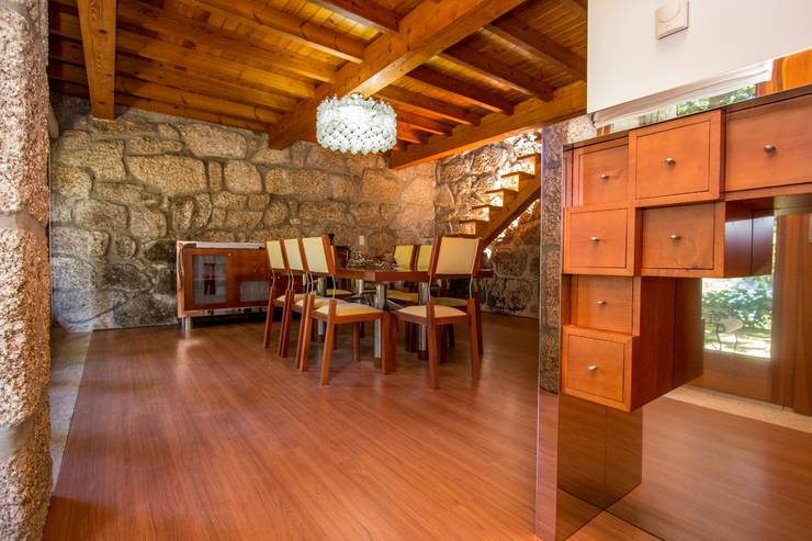  Dining room by Rusticasa, Rustic Solid Wood Multicolored 