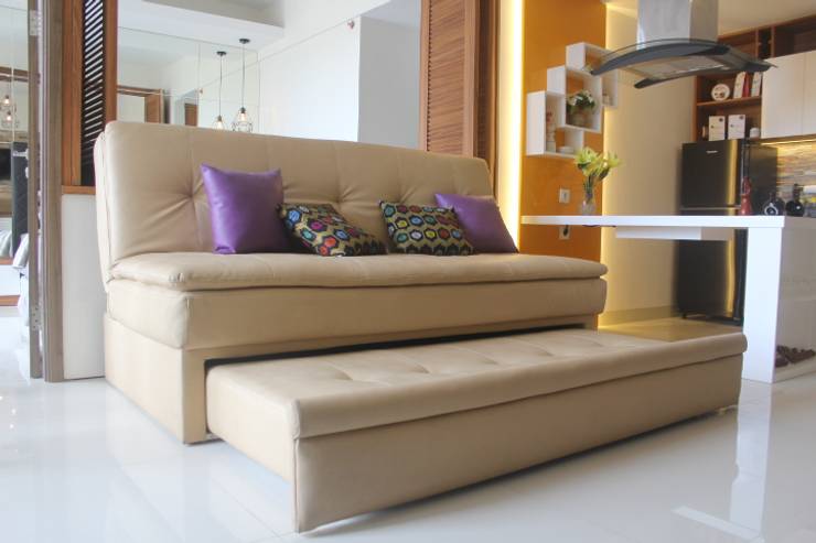 Galeri Ciumbuleuit III - Tipe 3 bedroom: Living room by POWL Studio