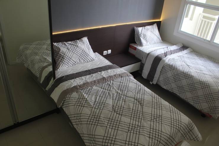 Parahyangan Residence 12 CH - Tipe 2 Bedroom: Kamar Tidur by POWL Studio