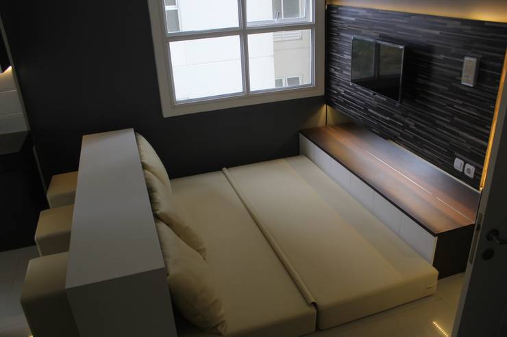 Parahyangan Residence 12 CH - Tipe 2 Bedroom: Kamar Tidur by POWL Studio