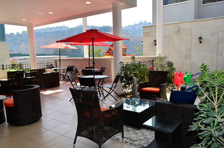 Parque Residencial Los Azulejos: Terrazas de estilo  por Bienes Raices Gaia