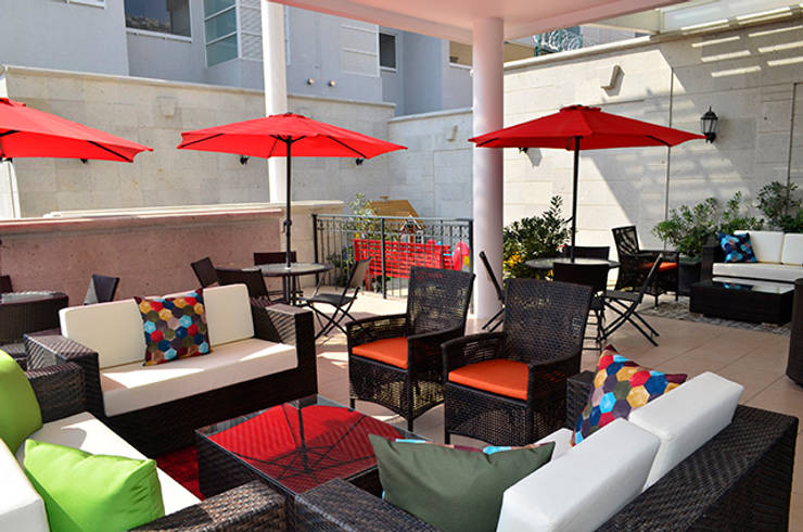 Parque Residencial Los Azulejos: Terrazas de estilo  por Bienes Raices Gaia