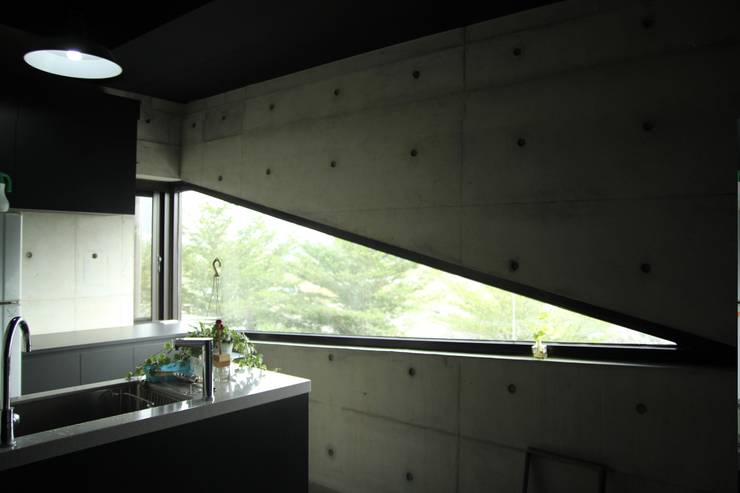 台中市气密窗厂商示范:嵌入三角造型窗让房屋熠熠生辉!