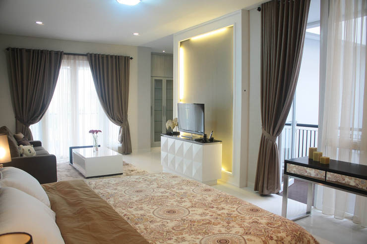 Rumah Raffles Hills Cibubur: Kamar Tidur by Exxo interior