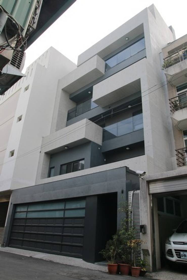 台中西区的五层电梯别墅建筑 by 匀境设计 unispace designs | homify