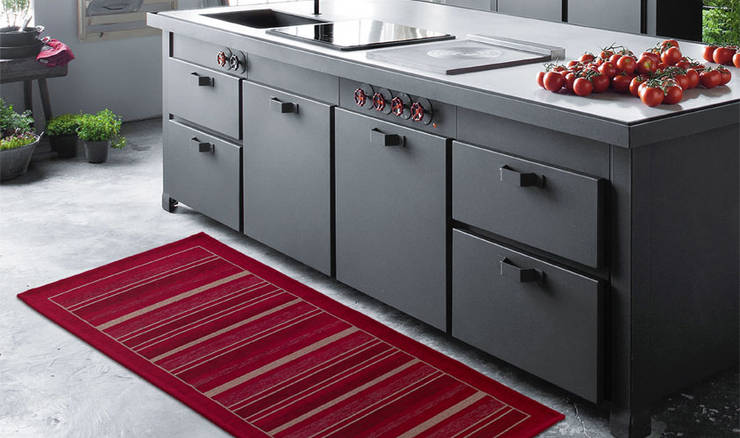 Tappeti e stuoie colorate per la cucina e la sala da pranzo