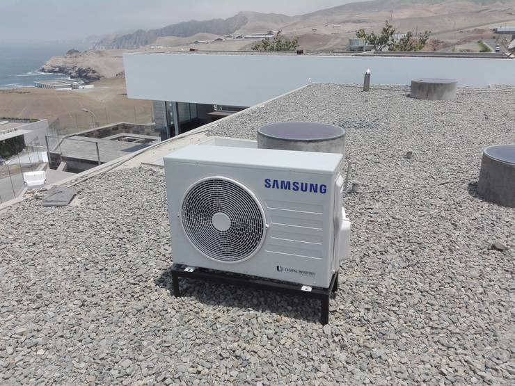 Unidad Condensadora Dormitorio Principal: Cuartos pequeños  de estilo  por TECNOCLIMA INGENIEROS EIRL