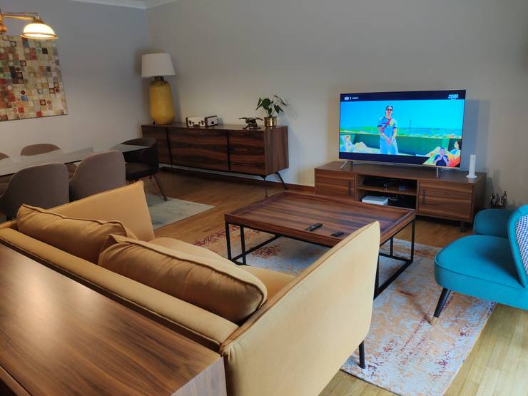 Sala Porto: Salas de estar  por No Place Like Home ®,Eclético   