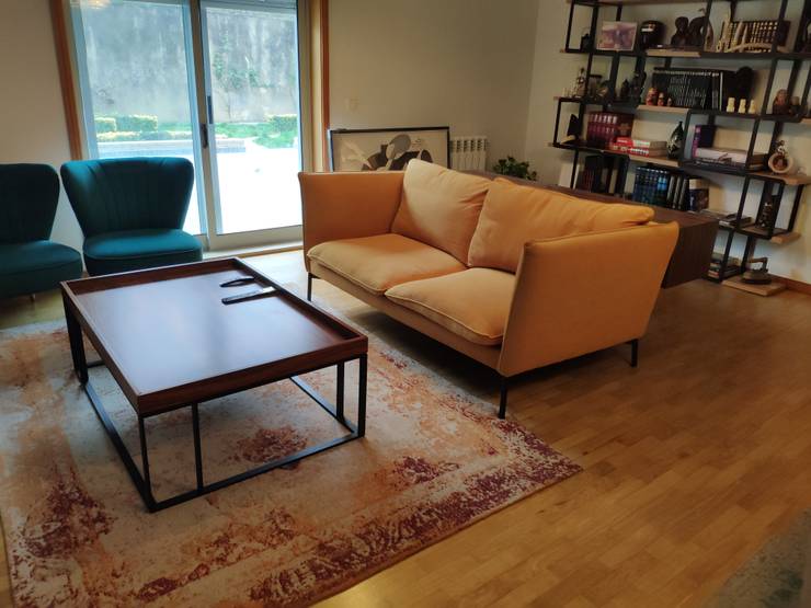 Sala Porto: Salas de estar  por No Place Like Home ®,Eclético   