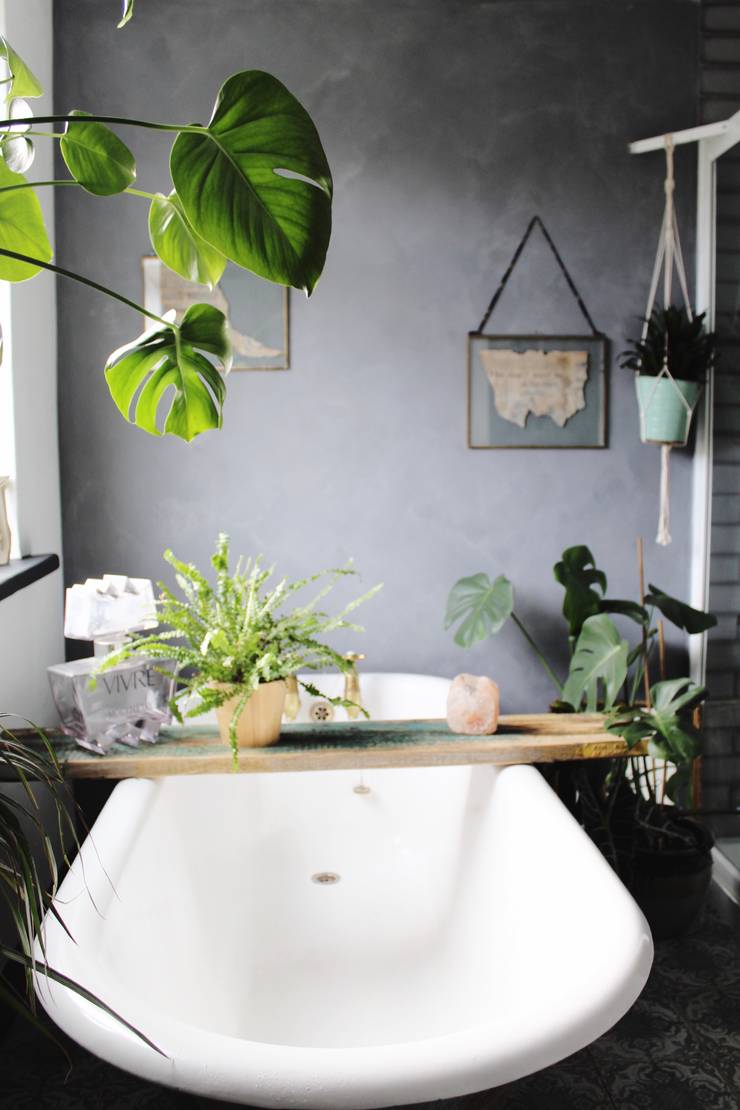 Roll top bath and feature wall Back to the Future Interiors インダストリアルスタイルの お風呂 灰色 roll top bath, rustic, vintage, vintage industrial, plants, bathroom, house plants