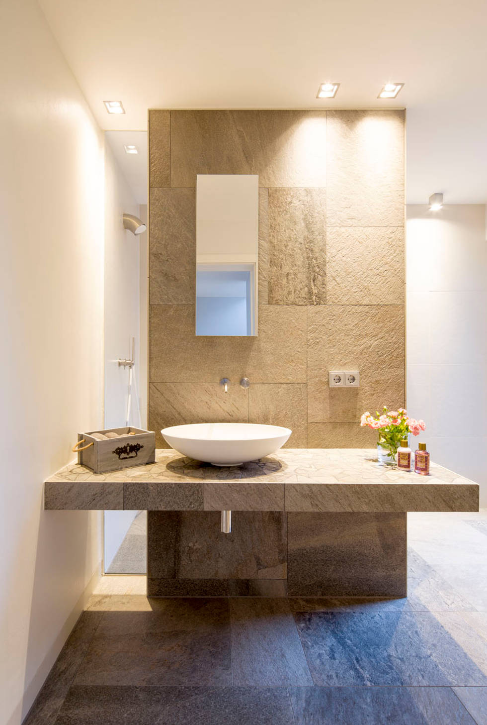 Красивые альтернативы классической плитке для ванной комнаты