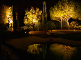 Jardins clássicos por Cannata&Partners Lighting Design