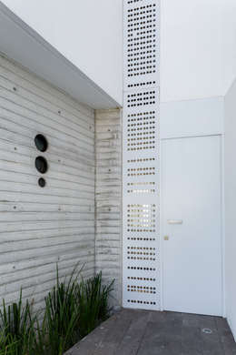Portas e janelas minimalistas por Taller ADC Architecture Office