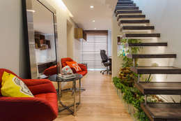 Pasillo, hall y escaleras de estilo  por Lo. interiores