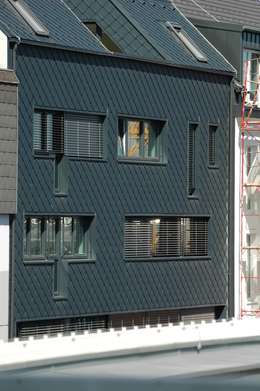 Casas de estilo moderno por Architect DI Johannes Roithner