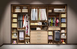 Vestidores y closets de estilo moderno por AstiDkora