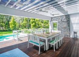 Cariló: Jardines de estilo moderno por Estudio Sespede Arquitectos