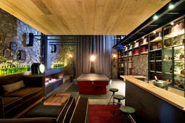 Sala de juegos - Bar: Cavas de estilo ecléctico por Weber Arquitectos