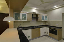 kitchen: minimalistic Kitchen by KREATIVE HOUSE