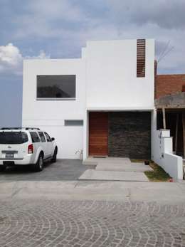 Rumah by SANTIAGO PARDO ARQUITECTO