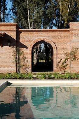 Una obra de arte de ladrillo en Pilar