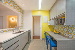 Emmilia Cardoso Designers Associados: modern tarz Mutfak