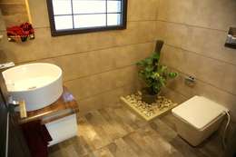 Baños de estilo  por Aayam Consultants