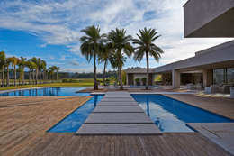 Casa na Fazenda Capitão do Mato : Piscinas modernas por Lanza Arquitetos