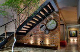 Pasillos, vestíbulos y escaleras de estilo  por Con Contenedores S.A. de C.V.