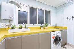 Área de Serviço Clean: Cozinhas ecléticas por Motirõ Arquitetos