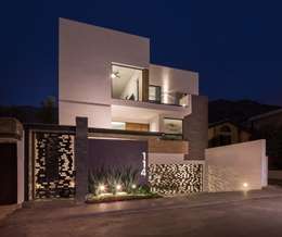 fachada principal: Casas de estilo minimalista por URBN