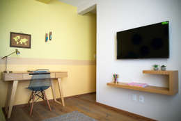 : Estudios y oficinas de estilo ecléctico por Erika Winters® Design