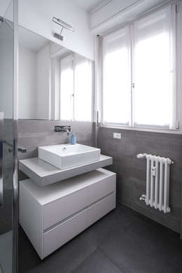 Baños de estilo moderno de Chantal Forzatti architetto