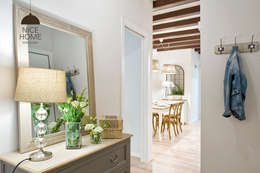 Pasillos y recibidores de estilo  por Nice home barcelona