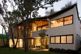 Casa Argueta: Casas unifamiliares de estilo  por Eduardo Gutiérrez Taller de Arquitectura