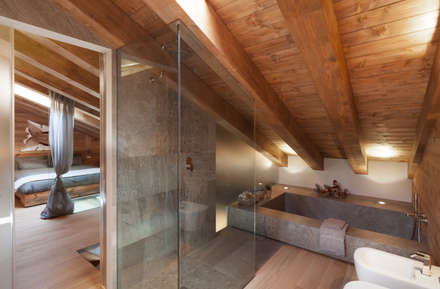un caldo chalet di design bagno in stile in stile scandinavo di archstudiodesign