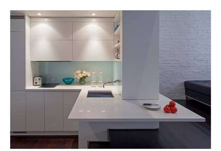 Kitchen design ideas, inspiration & pictures | homify  Manhattan Micro-Loft: modern Kitchen by Specht Architects