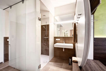 barrierefreie zimmer minimalistische badezimmer von horst steiner innenarchitektur - Ideen Badezimmer barrierefreie zimmer minimalistische badezimmer von horst steiner innenarchitektur - Ideen Badezimmer