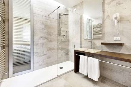 rifacimento bagno bagno in stile in stile moderno di ristrutturazione casa roma