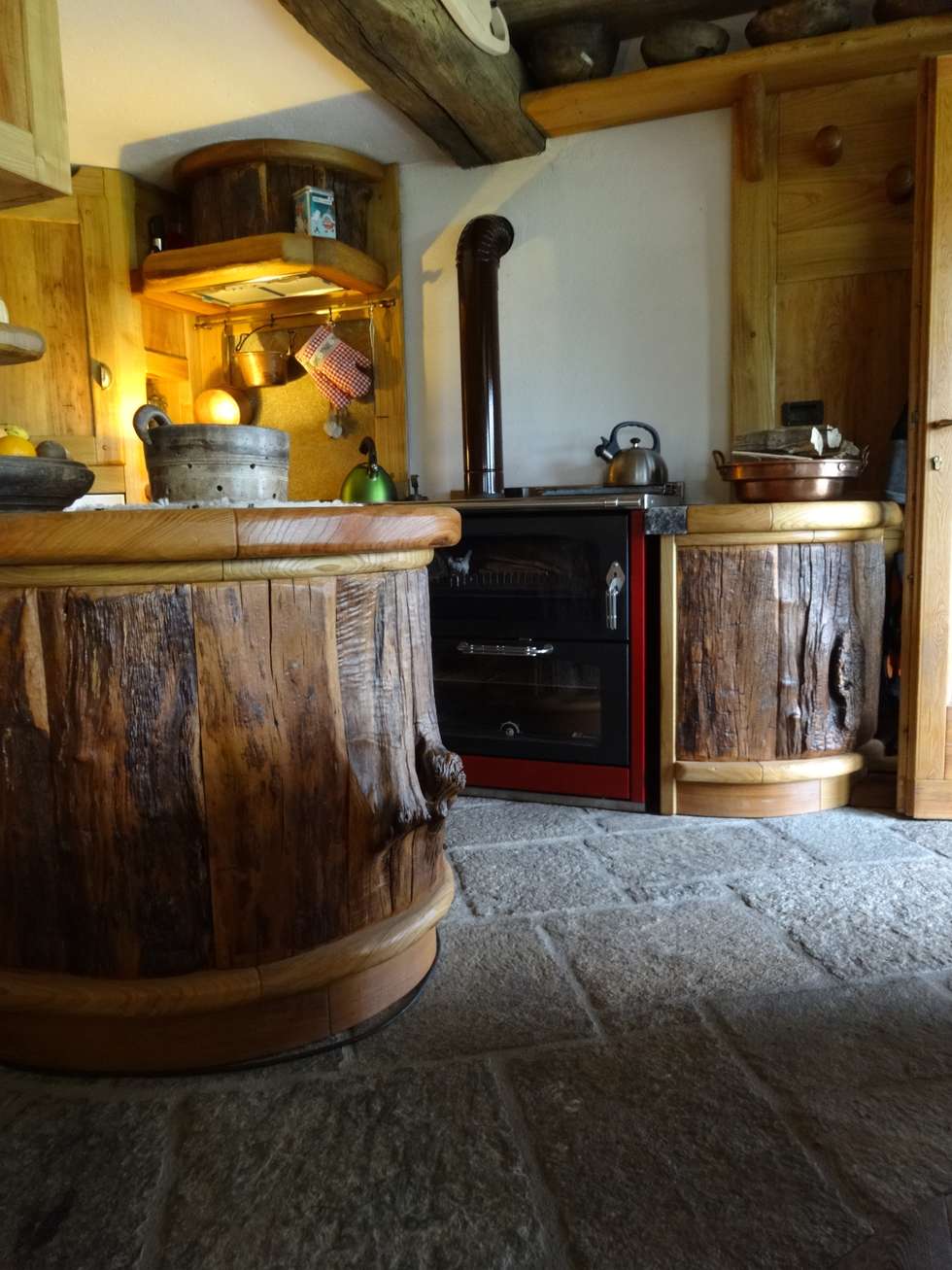 Calda cucina per baita di montagna di mobili pellerej di pellerej ... Cucine per case di montagna