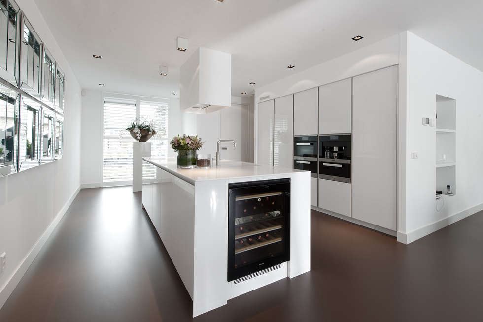 Foto's van een moderne keuken: moderne strakke greeploze witte ...
